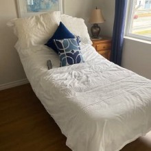 Lit &eacute;lectrique et matelas (simple). T&eacute;l&eacute;commande sans fil