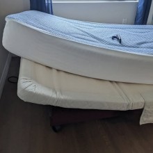Lit &eacute;lectrique et matelas (simple). T&eacute;l&eacute;commande sans fil